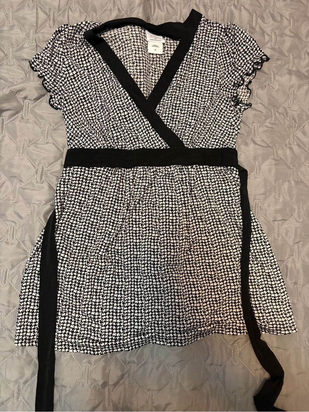 Motherhood Maternity Black and White Houndstooth Wrap Shirt